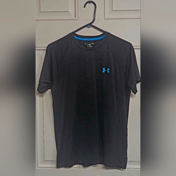 Men's Size Small Like New Short Sleeved Under Armour Loose Fit Heatgear Shirt. - Picture 1 of 10